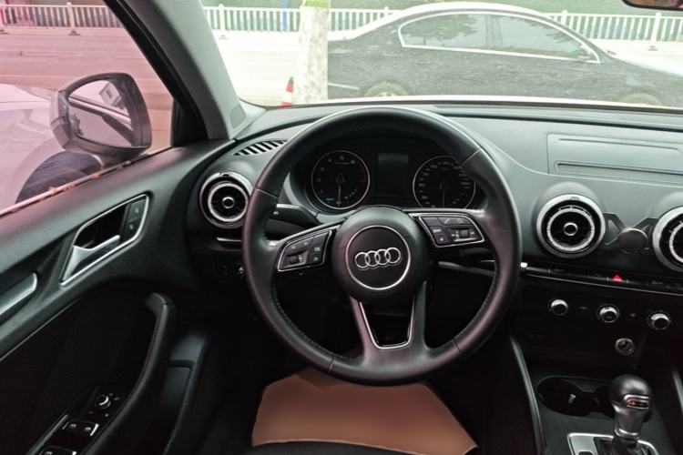 Used Audi A3 2020 Limousine 35 TFSI Fashion Edition China VI Emission Standard Steering Wheel