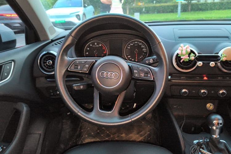 Used Audi A3 2020 Limousine 35 TFSI Fashion Edition China VI Emission Standard Steering Wheel