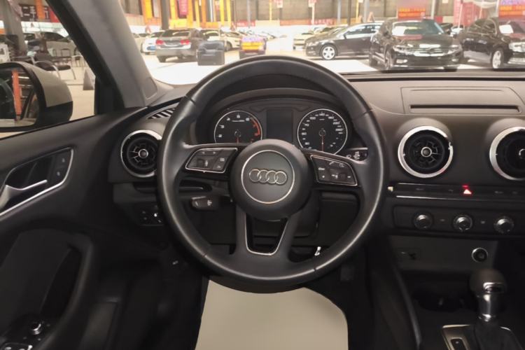 Used Audi A3 2020 Sportback 35 TFSI Fashion Edition China VI Emission Standard Steering Wheel