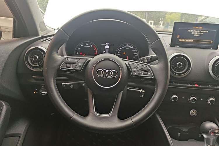Used Audi A3 2020 Limousine 35 TFSI Fashion Edition China VI Emission Standard Steering Wheel