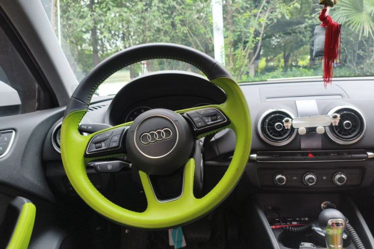 Used Audi A3 2020 Sportback 35 TFSI Fashion Edition China VI Emission Standard Steering Wheel
