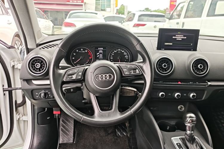 Used Audi A3 2020 Restyled Sportback 35 TFSI Entry-Level China VI Emission Standard Steering Wheel