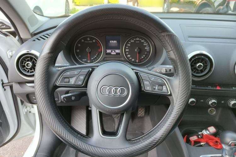 Used Audi A3 2020 Limousine 35 TFSI Fashion Edition China VI Emission Standard Steering Wheel