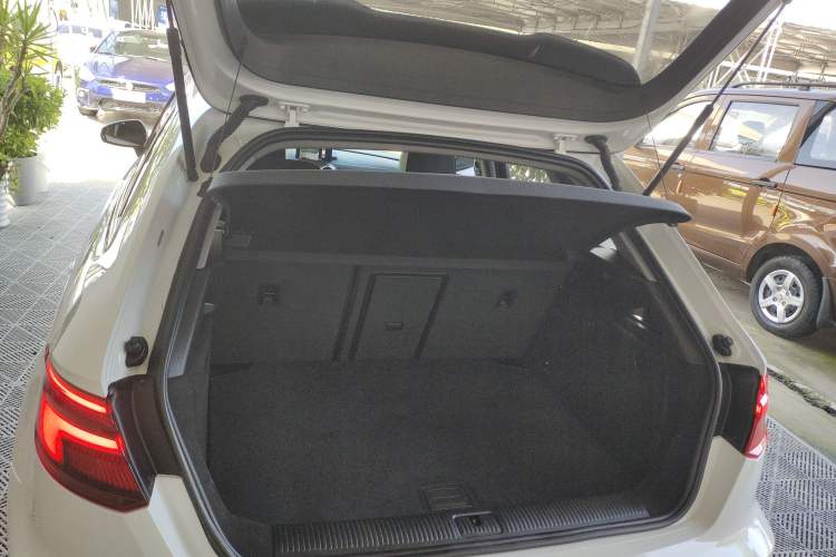 Used Audi A3 2020 Sportback 35 TFSI Fashion Edition China VI Emission Standard Trunk