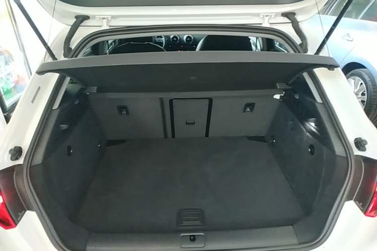 Used Audi A3 2020 Sportback 35 TFSI Fashion Edition China VI Emission Standard Trunk