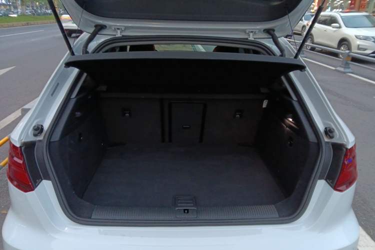 Used Audi A3 2020 Sportback 35 TFSI Fashion Edition China VI Emission Standard Trunk