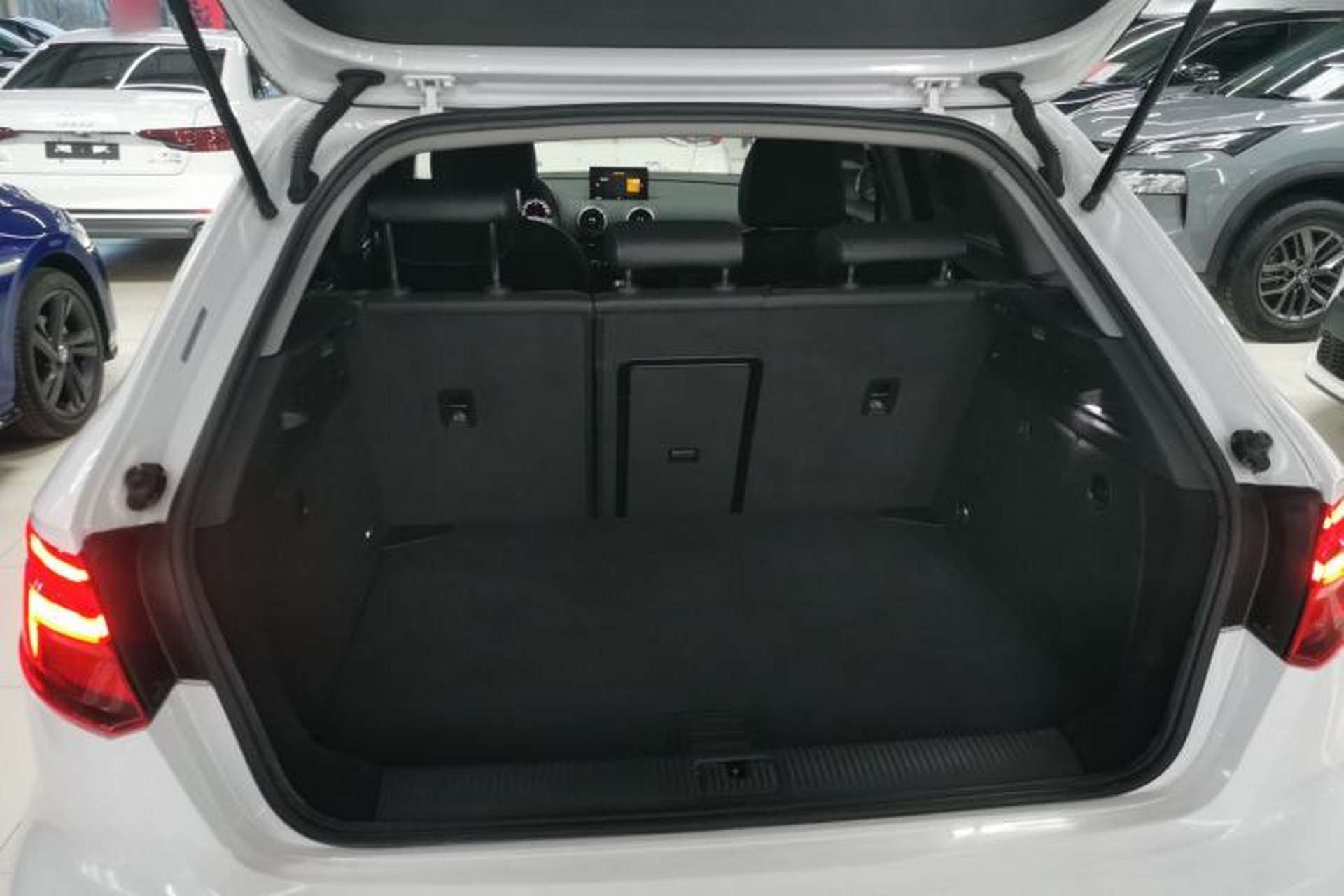 Used Audi A3 2020 Sportback 35 TFSI Fashion Edition China VI Emission Standard Trunk