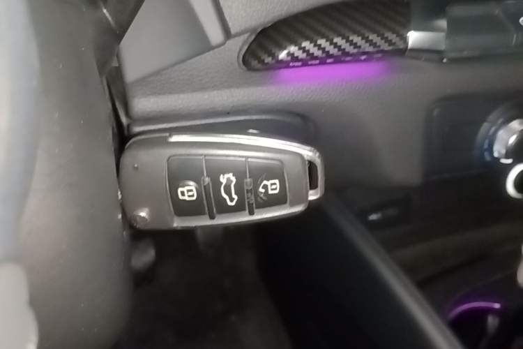 Used Audi A3 2020 Sportback 35 TFSI Fashion Edition China VI Emission Standard Vehicle Key
