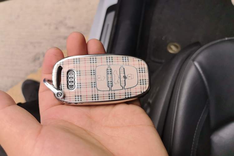 Used Audi A3 2020 Sportback 35 TFSI Style Edition China VI Emission Standard Vehicle Key
