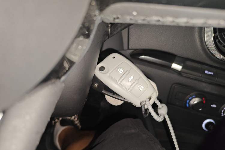 Used Audi A3 2020 Limousine 35 TFSI Fashion Edition China VI Emission Standard Vehicle Key