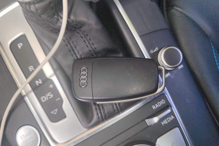 Used Audi A3 2020 Limousine 35 TFSI Fashion Edition China VI Emission Standard Vehicle Key