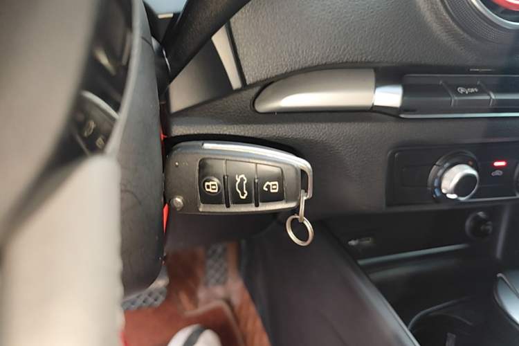 Used Audi A3 2020 Restyled Sportback 35 TFSI Entry-Level China VI Emission Standard Vehicle Key