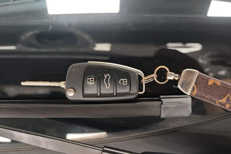 Used Audi A3 2020 Limousine 35 TFSI Fashion Edition China VI Emission Standard Vehicle Key