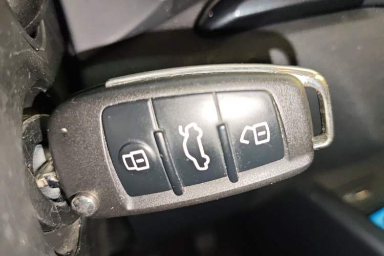 Used Audi A3 2020 Sportback 35 TFSI Fashion Edition China VI Emission Standard Vehicle Key