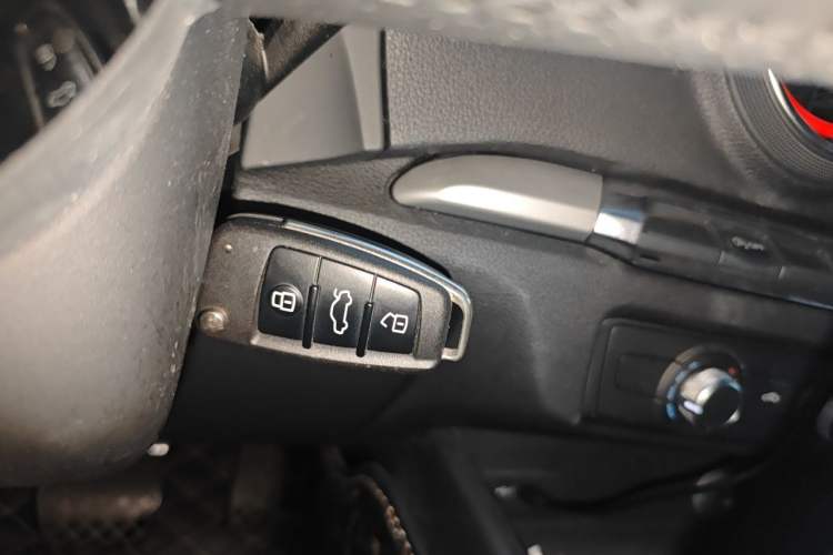 Used Audi A3 2020 Restyled Sportback 35 TFSI Entry-Level China VI Emission Standard Vehicle Key