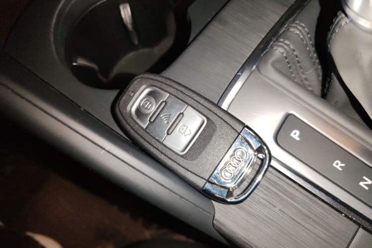 Used Audi A3 2020 Sportback 35 TFSI Fashion Edition China VI Emission Standard Vehicle Key