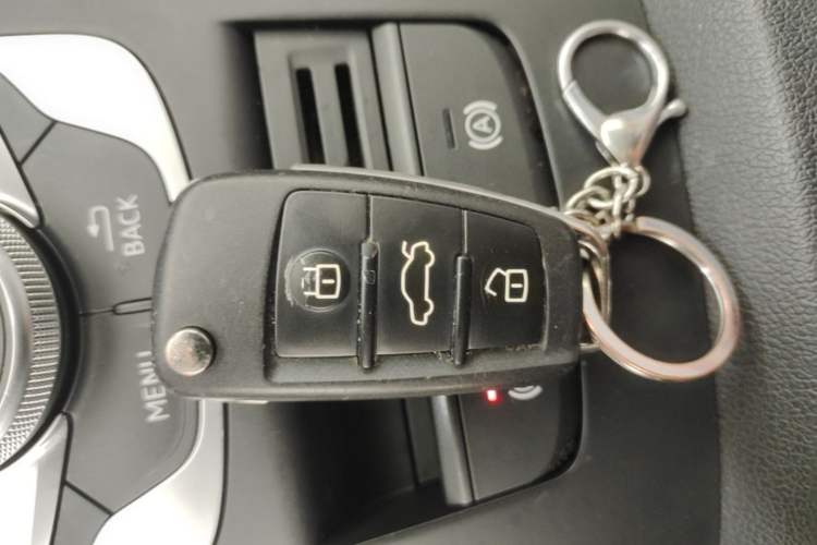 Used Audi A3 2020 Restyled Sportback 35 TFSI Entry-Level China VI Emission Standard Vehicle Key