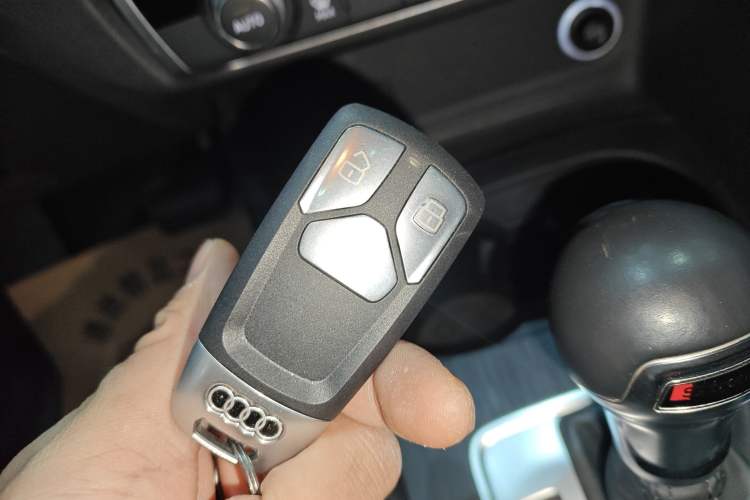 Used Audi A3 2020 Limousine 35 TFSI Fashion Edition China VI Emission Standard Vehicle Key