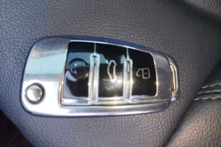Used Audi A3 2020 Sportback 35 TFSI Style Edition China VI Emission Standard Vehicle Key