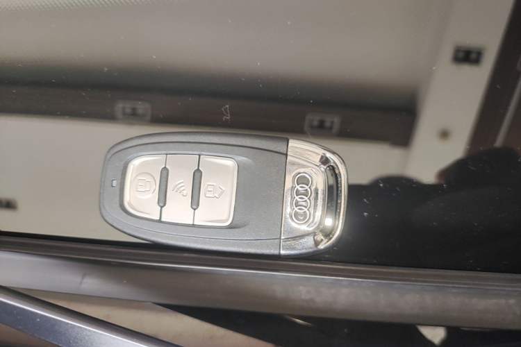 Used Audi A3 2020 Limousine 35 TFSI Fashion Edition China VI Emission Standard Vehicle Key