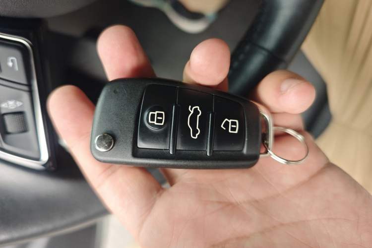 Used Audi A3 2020 Limousine 35 TFSI Fashion Edition China VI Emission Standard Vehicle Key