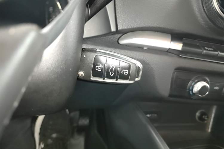 Used Audi A3 2020 Restyled Sportback 35 TFSI Entry-Level China VI Emission Standard Vehicle Key