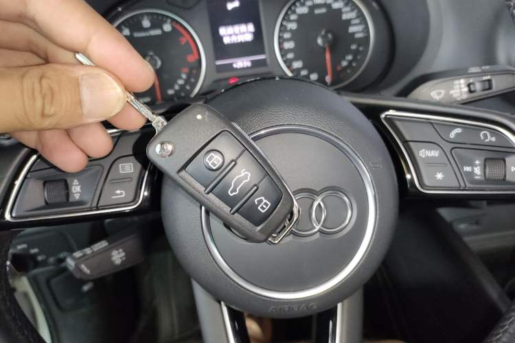Used Audi A3 2020 Limousine 35 TFSI Fashion Edition China VI Emission Standard Vehicle Key