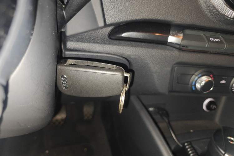 Used Audi A3 2020 Sportback 35 TFSI Fashion Edition China VI Emission Standard Vehicle Key
