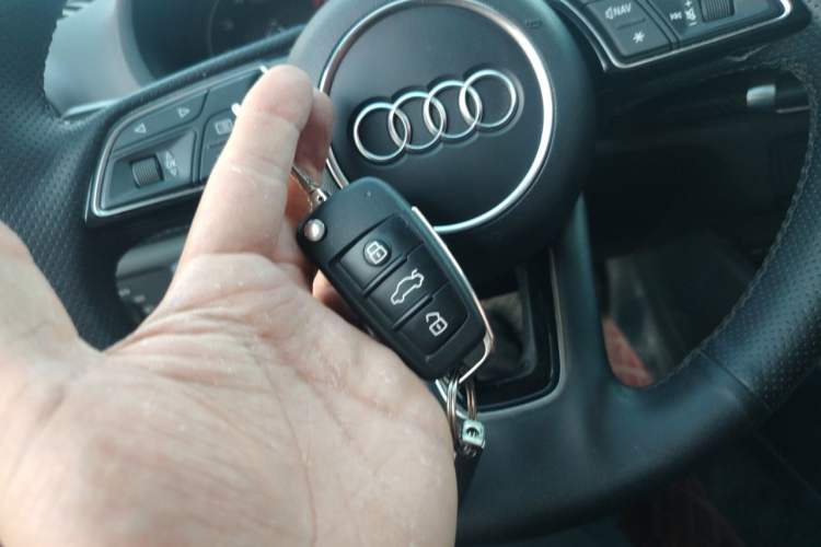 Used Audi A3 2020 Restyled Sportback 35 TFSI Entry-Level China VI Emission Standard Vehicle Key