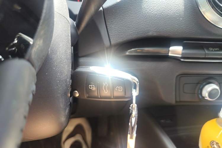 Used Audi A3 2020 Sportback 35 TFSI Fashion Edition China VI Emission Standard Vehicle Key