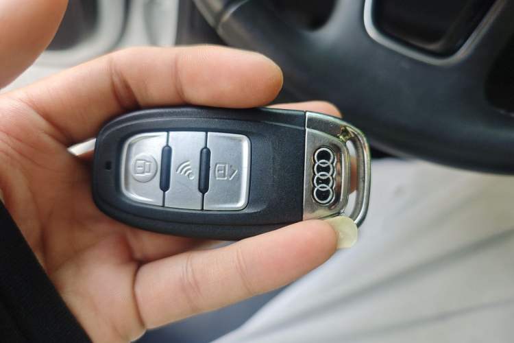 Used Audi A3 2020 Sportback 35 TFSI Fashion Edition China VI Emission Standard Vehicle Key