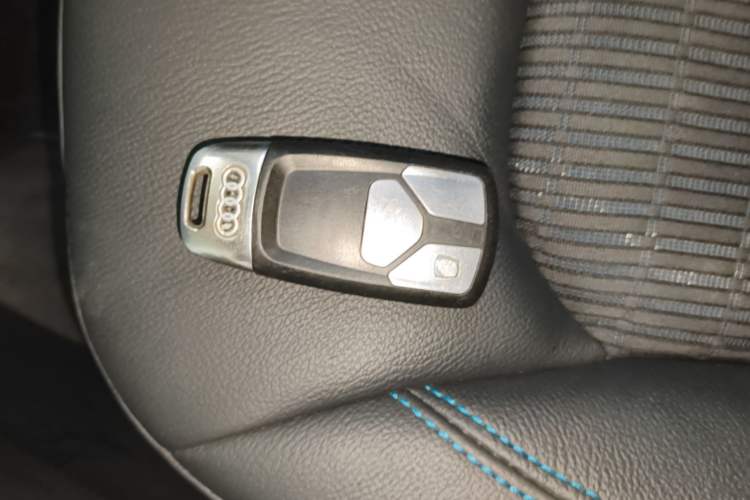 Used Audi A3 2020 Limousine 35 TFSI Fashion Edition China VI Emission Standard Vehicle Key