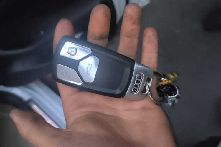 Used Audi A3 2020 Sportback 35 TFSI Fashion Edition China VI Emission Standard Vehicle Key