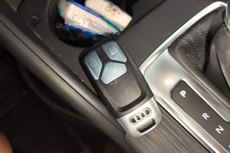 Used Audi A3 2020 Limousine 35 TFSI Fashion Edition China VI Emission Standard Vehicle Key