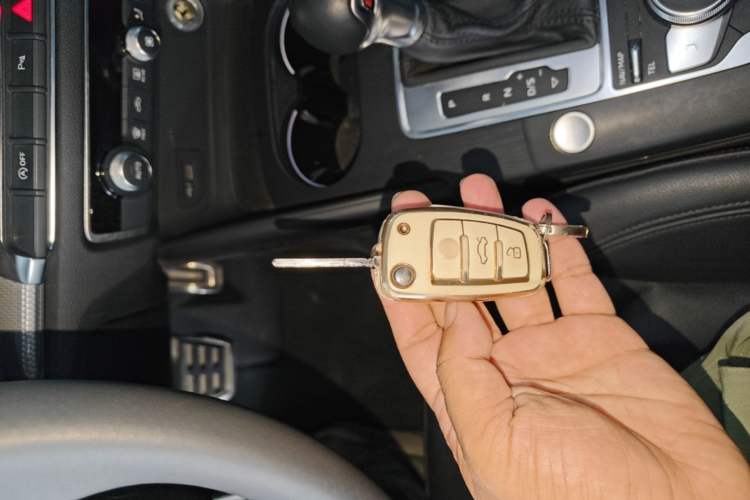 Used Audi A3 2020 Limousine 35 TFSI Style Edition China VI Emission Standard Vehicle Key