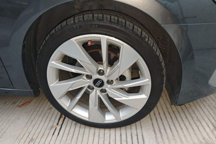 Used Audi A3 2021 A3L Limousine 35 TFSI Fashionable and Elegant Model Right Front Wheel Hub