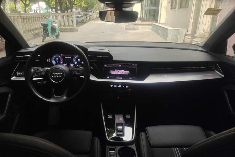 Used Audi A3 2021 Sportback 35 TFSI Fashionable Sports Model Center Console