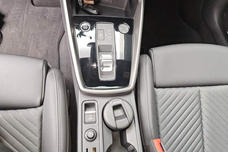 Used Audi A3 2021 A3L Limousine 35 TFSI Fashionable and Elegant Model Gear Lever