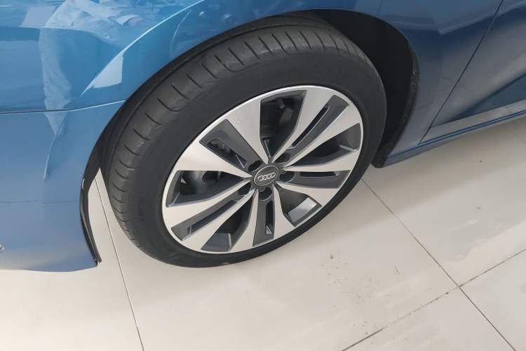 Used Audi A3 2021 Sportback 35 TFSI Ambition Style Edition Left Front Wheel Hub