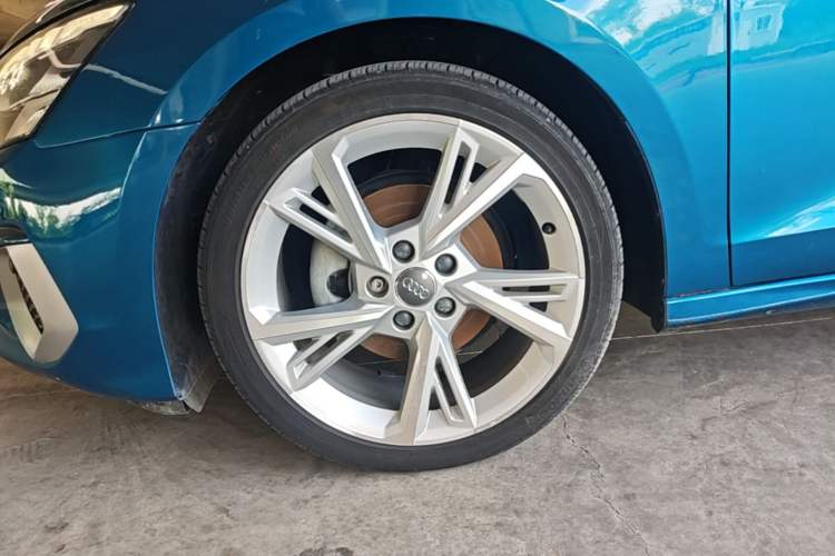 Used Audi A3 2021 Sportback 35 TFSI Stylish and Elegant Model Left Front Wheel Hub