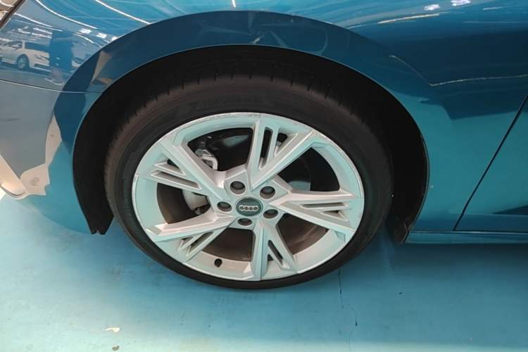 Used Audi A3 2021 A3L Limousine 35 TFSI Fashionable and Elegant Model Left Front Wheel Hub