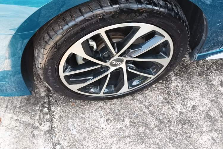 Used Audi A3 2021 Sportback 35 TFSI Advanced Sport Edition Left Front Wheel Hub