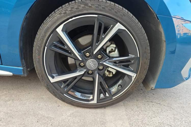 Used Audi A3 2021 Sportback 35 TFSI Fashionable Sports Model Right Front Wheel Hub