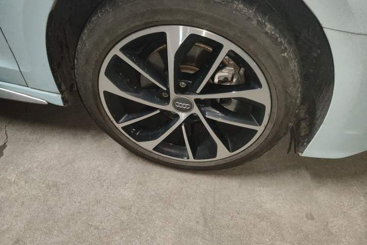 Used Audi A3 2021 A3L Limousine 35 TFSI Progressive Sport Edition Right Front Wheel Hub