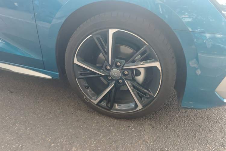 Used Audi A3 2021 Sportback 35 TFSI Fashionable Sports Model Right Front Wheel Hub