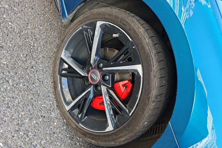 Used Audi A3 2021 Sportback 35 TFSI Fashionable Sports Model Right Front Wheel Hub