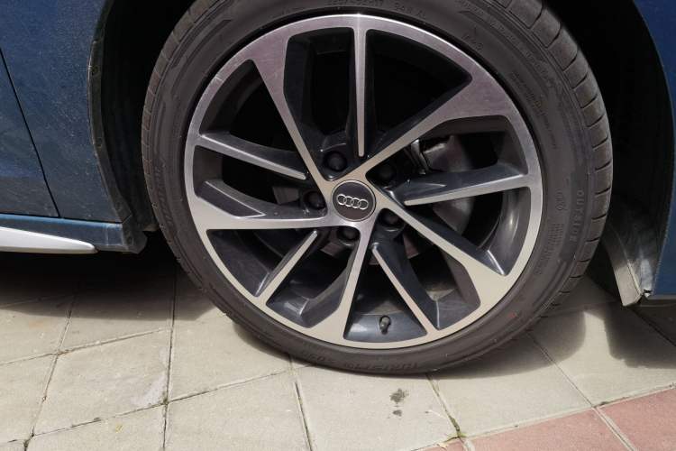 Used Audi A3 2021 Sportback 35 TFSI Advanced Sport Edition Right Front Wheel Hub