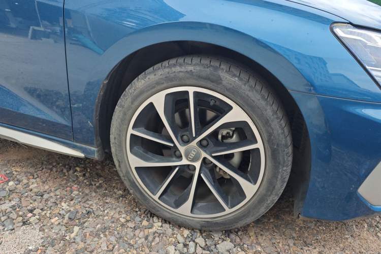 Used Audi A3 2021 Sportback 35 TFSI Advanced Sport Edition Right Front Wheel Hub