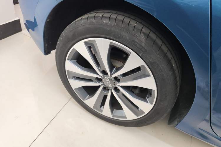 Used Audi A3 2021 Sportback 35 TFSI Ambition Style Edition Right Rear Wheel Hub