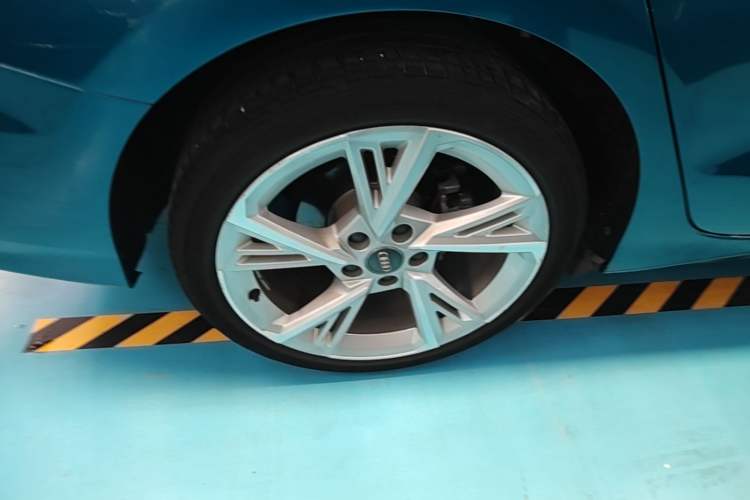 Used Audi A3 2021 A3L Limousine 35 TFSI Fashionable and Elegant Model Right Rear Wheel Hub